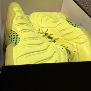 Nike Foamposite Volt/Highlighter Yellow - Youth